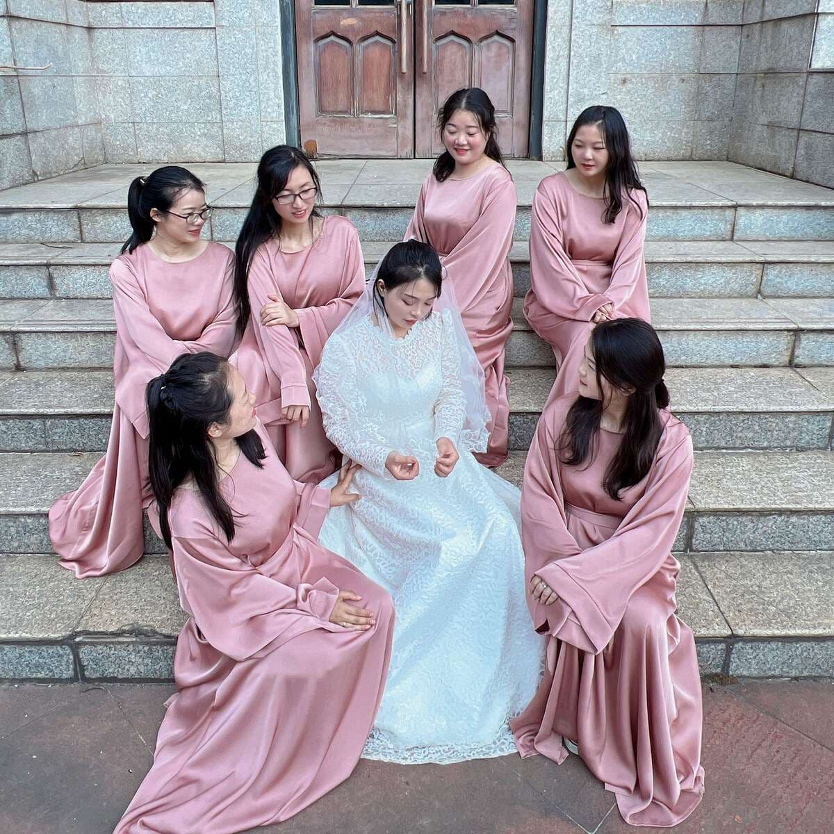 2023 Loriyа sadə və zərif, bərk rəngli toy gəlini və ya ziyafət paltarı 4