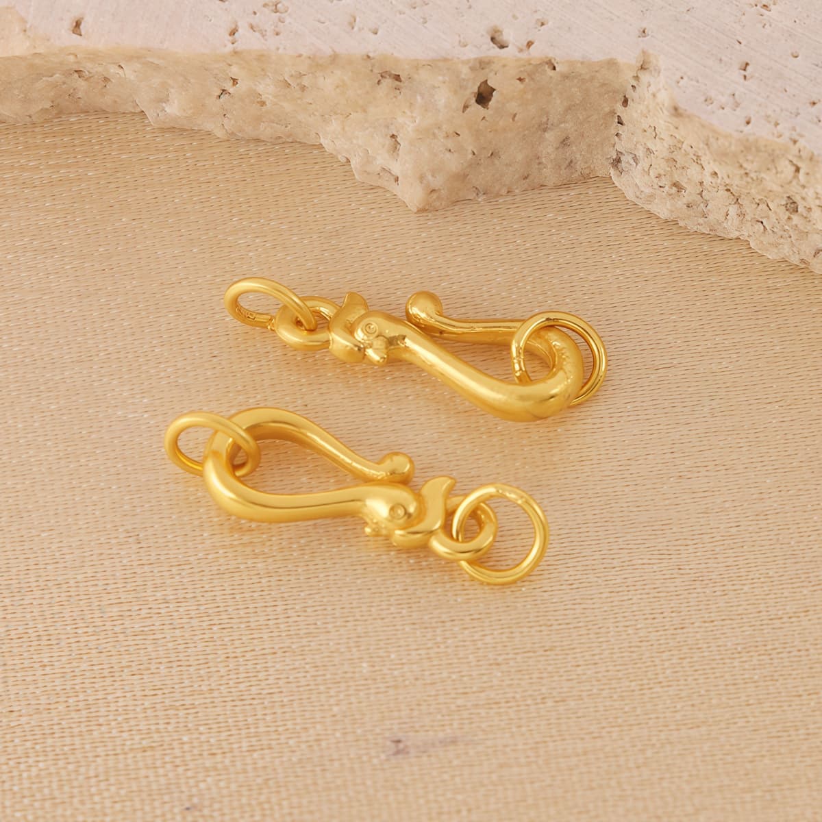 Phoenix tail clasp/color-retaining 392HC