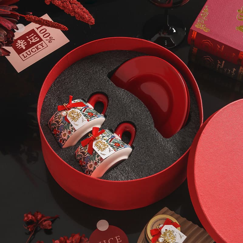 Matching cups - red + red morris floral cup and saucer set [red round gift box]