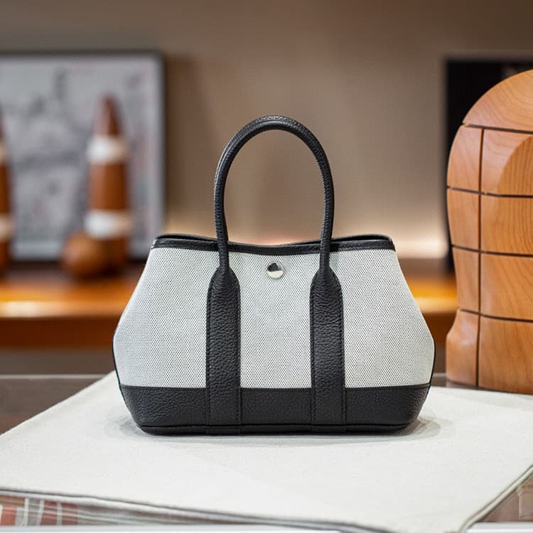 Panda black (without gift box and long shoulder strap)