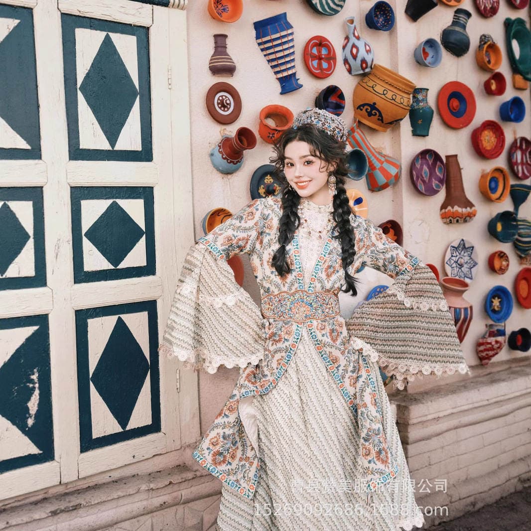 Photo Studio New Style Xinjiang Uyghur Ethnic Minority Girl Travel Photography Yunnan Dali Lijiang Photo Photography Clothing 4