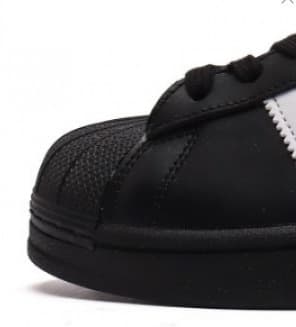 Black, white, and gold label