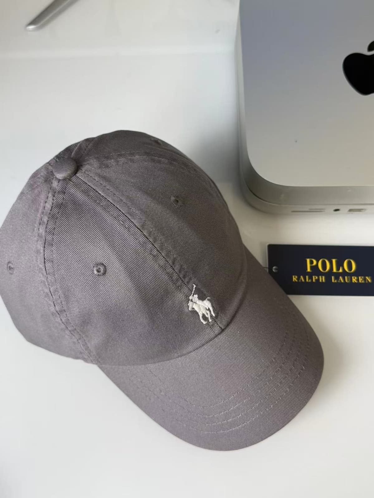 Light gray white label