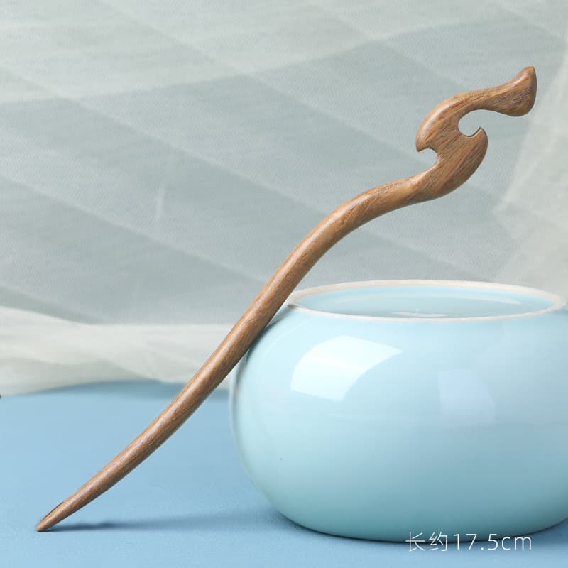 Green sandalwood B- flower bud