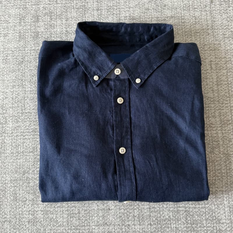 Navy blue-red label