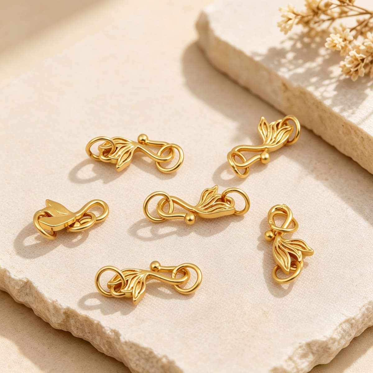 Fish tail clasp/color-retaining 392HC