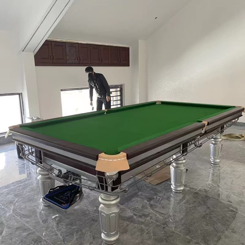 Ordinary standard pool table