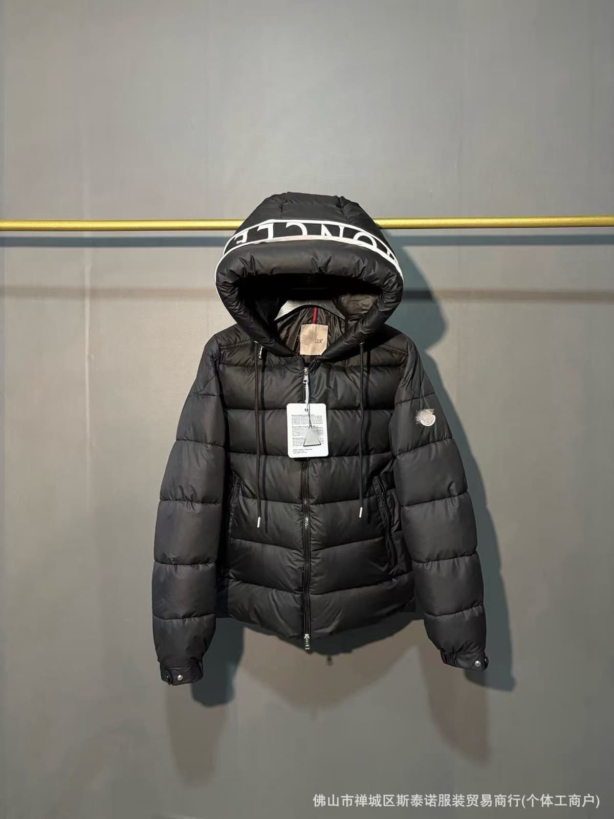Hat zipper letter black
