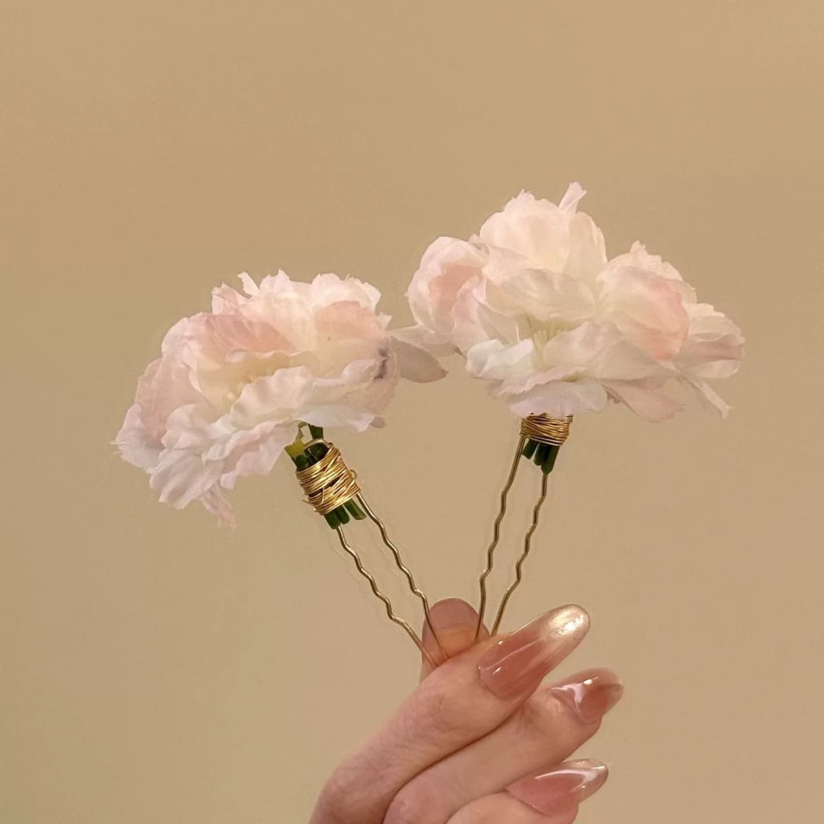 Single light pink flower hairpin