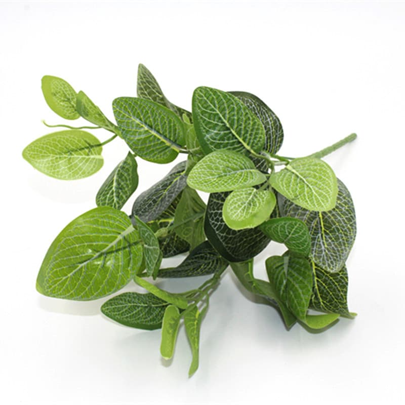 Seven-pronged reticulated leaf