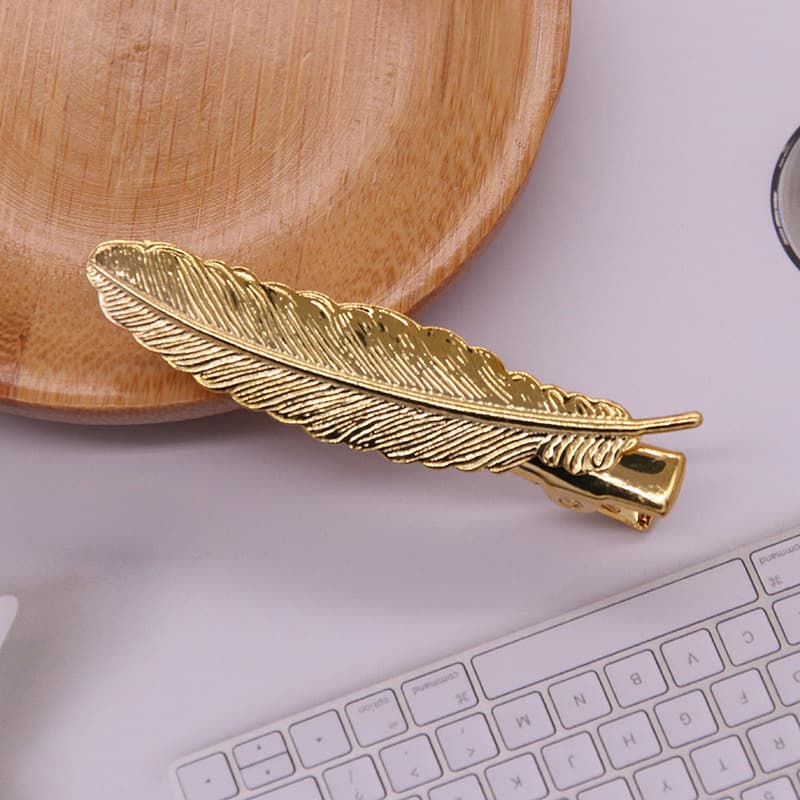 Feather clip gold