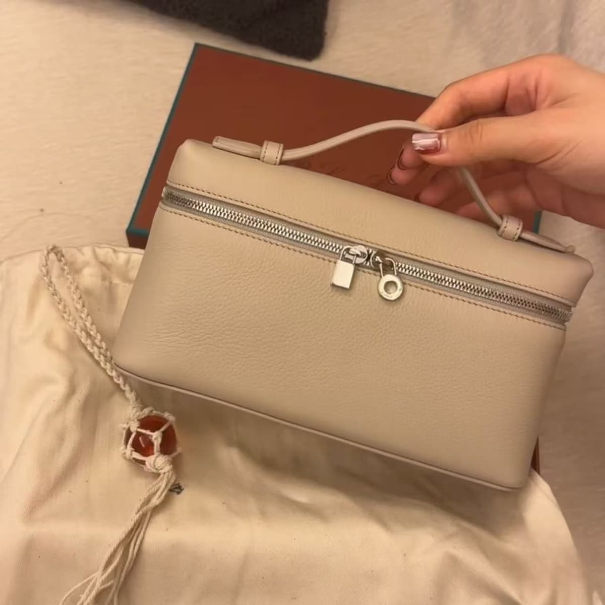 Milk tea color second generation silver buckle