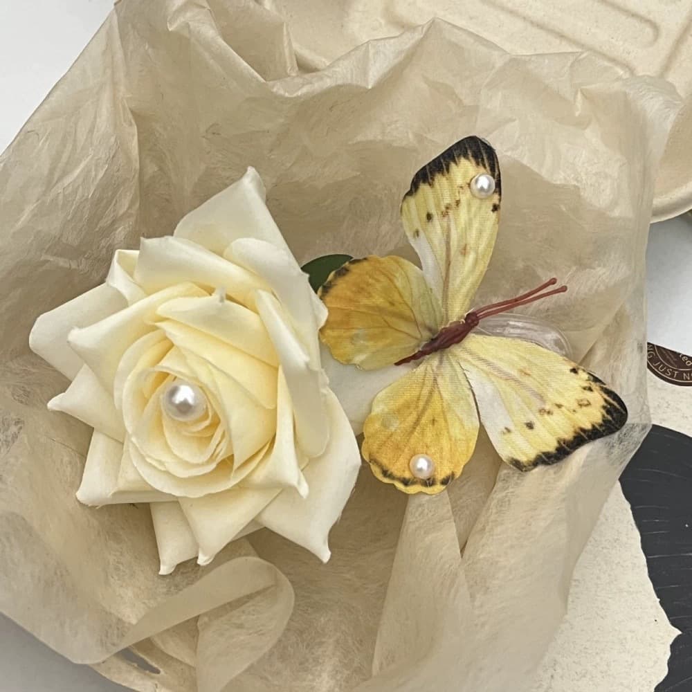 Yellow butterfly lazy clip