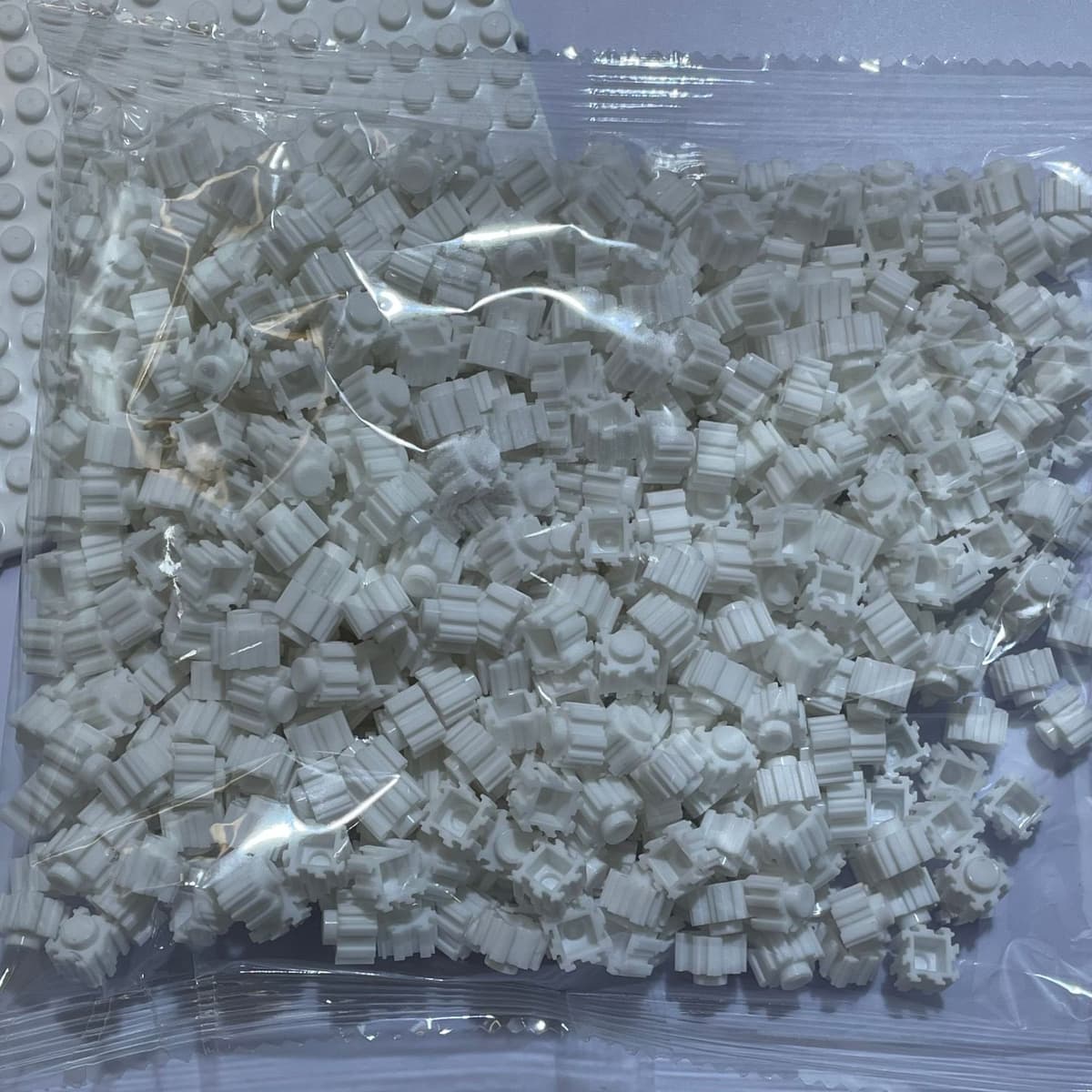 White 550 pieces