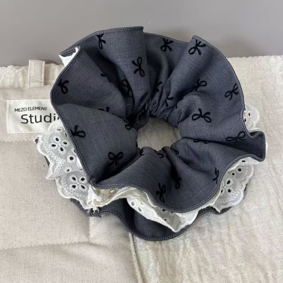 Gray bow lace hair tie