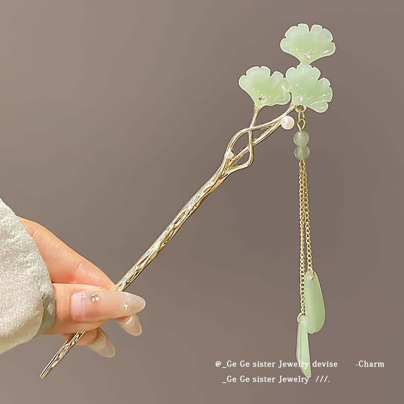 Green leaf tassel