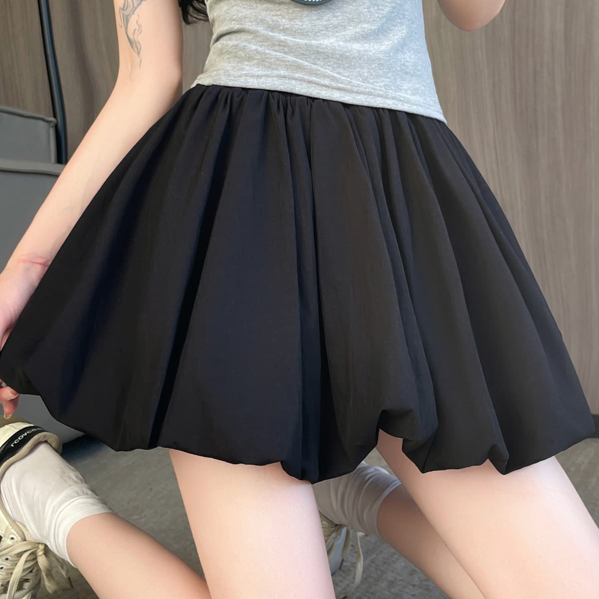 黑色
