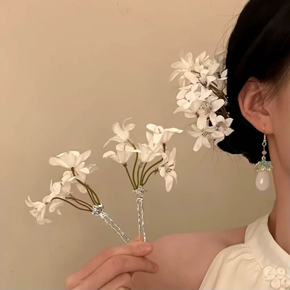 7373 white pear flower hairpin