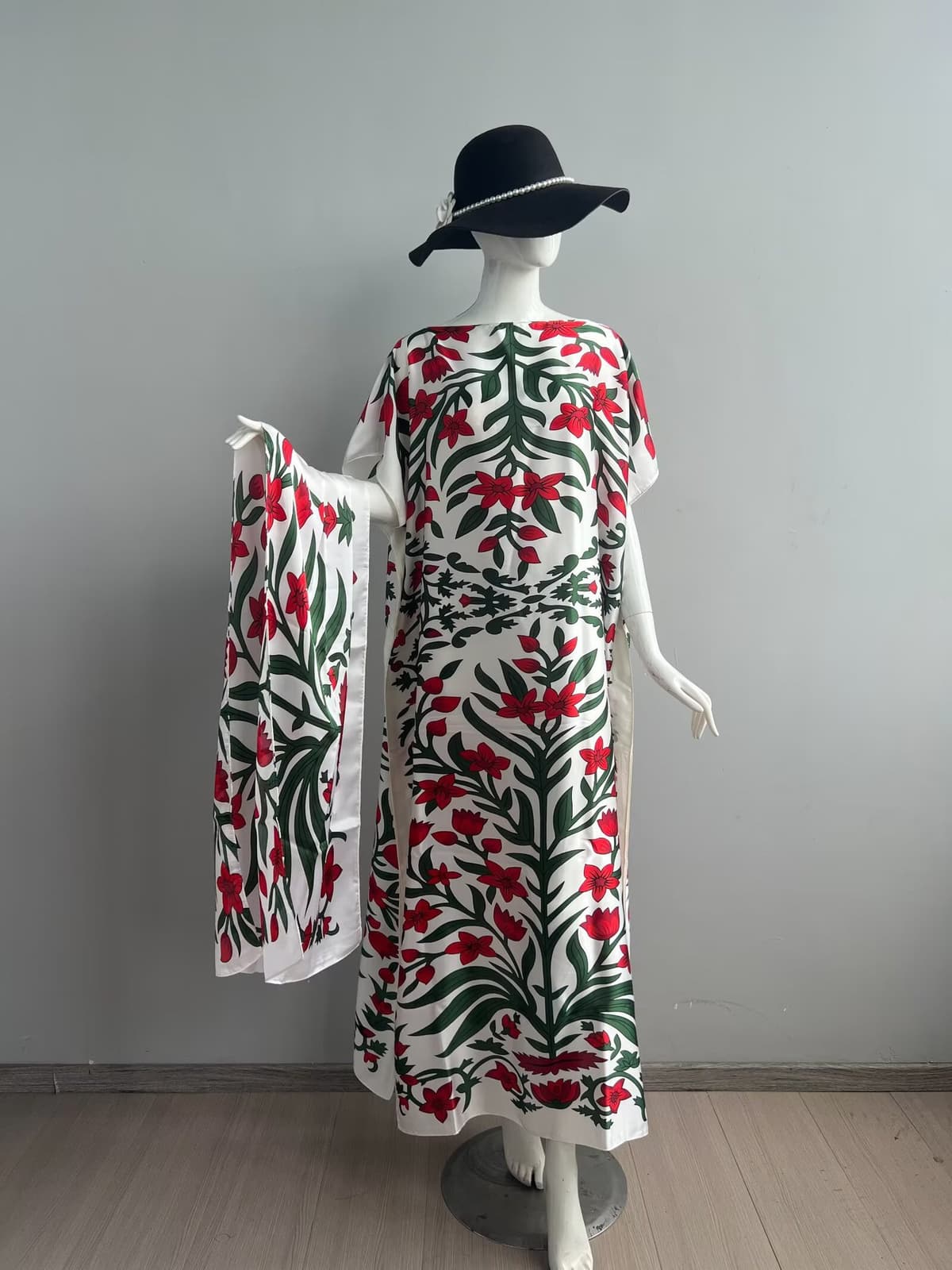 198-flower vine secret realm-white, red and green