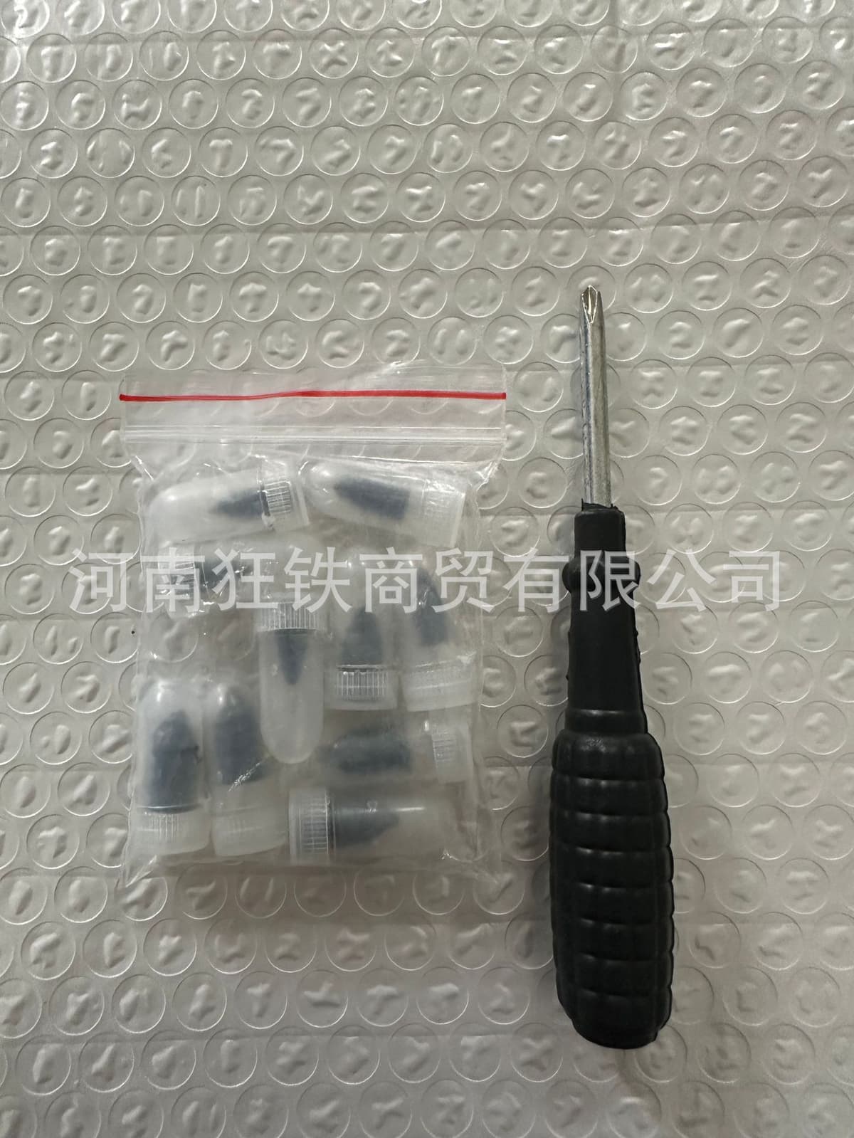 5 large and 5 small nails (bag + screwdriver)