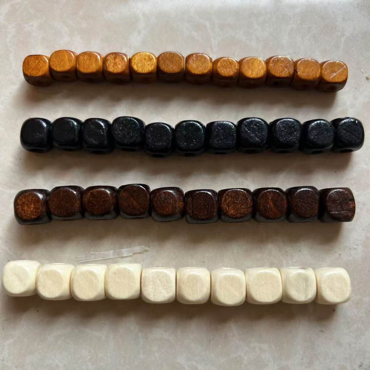 DIY üçün 8/10mm qəhvəyi dəyirmi kvadrat taxta muncuqlar 1