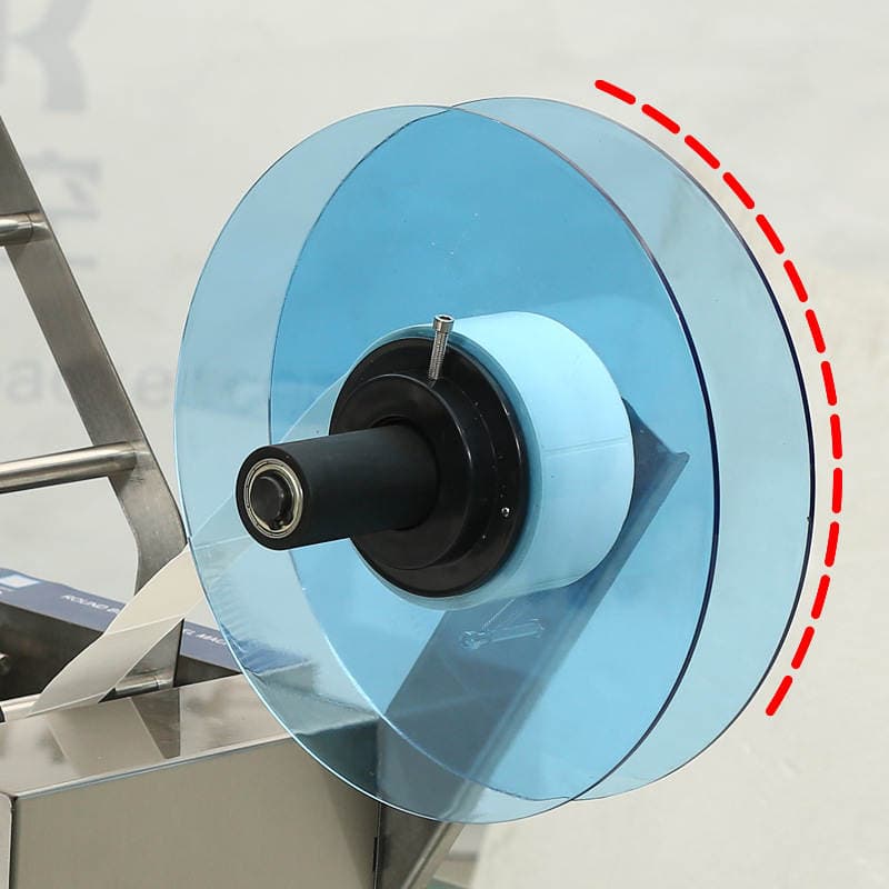 Semi-automatic desktop small self-adhesive wine bottle labeling machine glass bottle round bottle labeling machine labeling machine labeling machine 4
