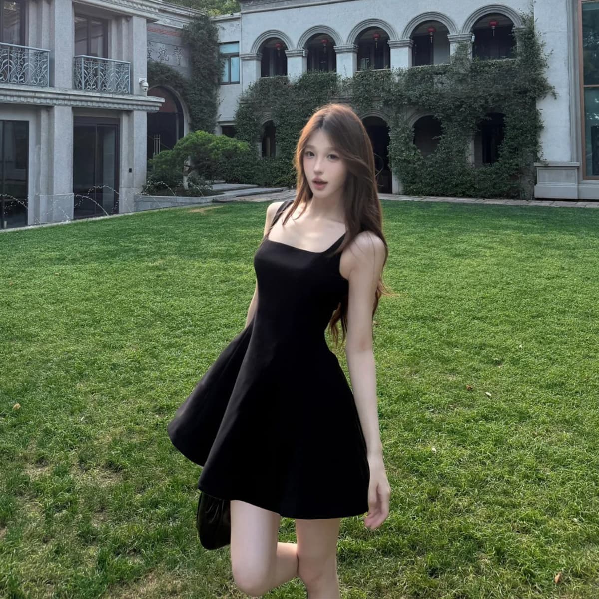 Black [short suspender skirt]