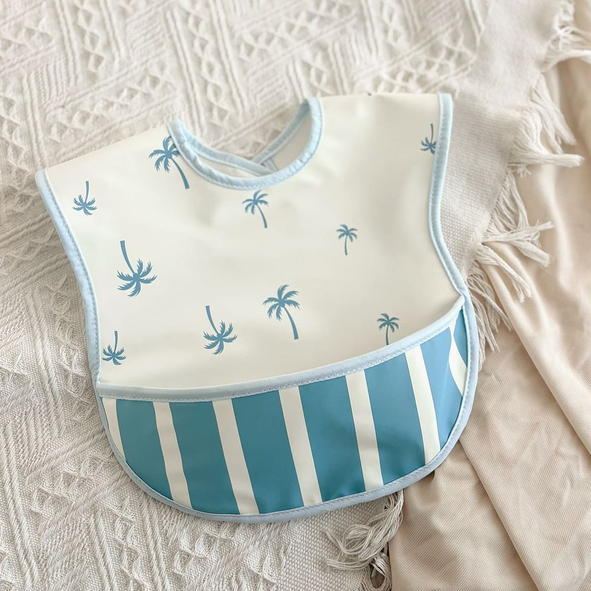 Pu three-dimensional bib summer coconut grove