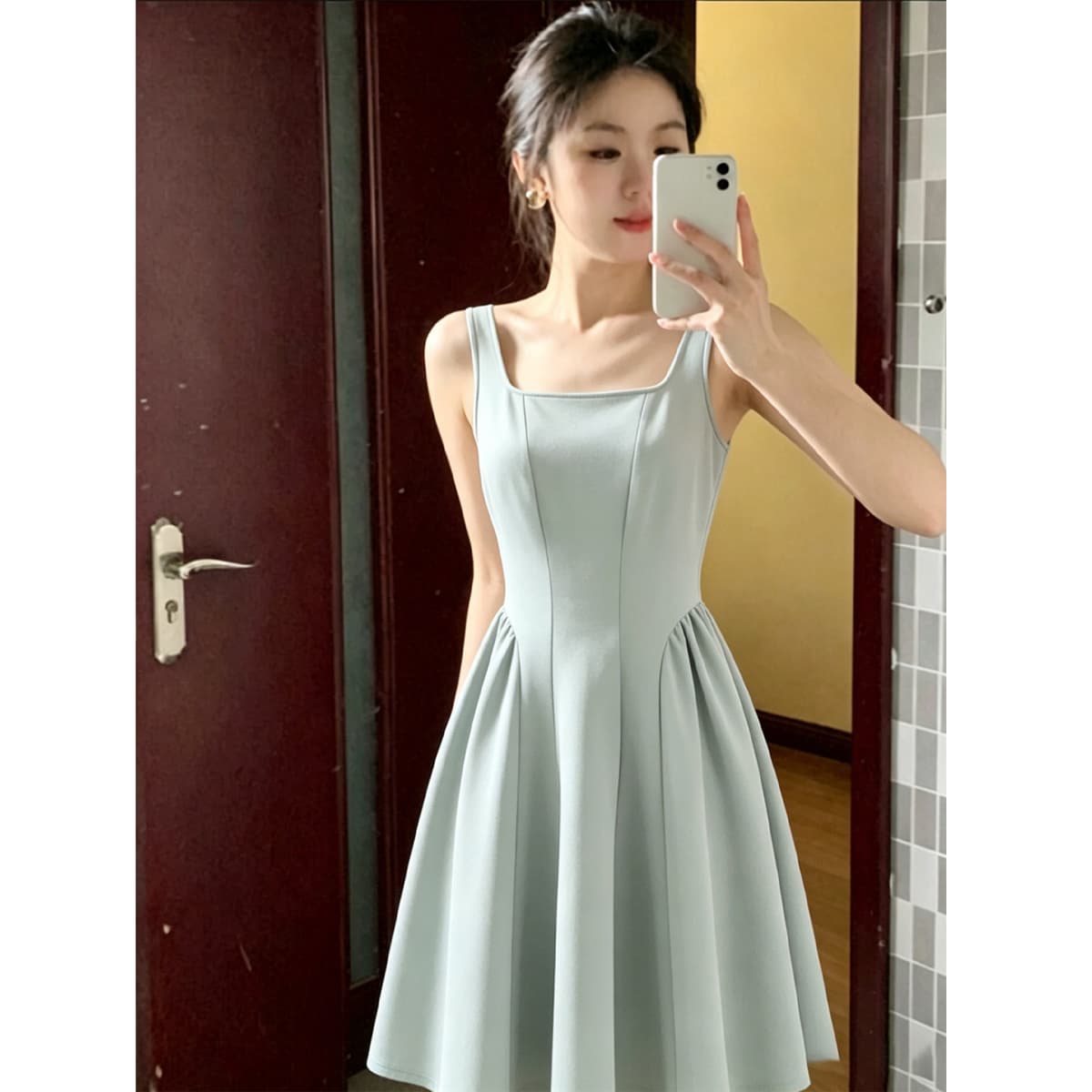 Blue [short suspender skirt]
