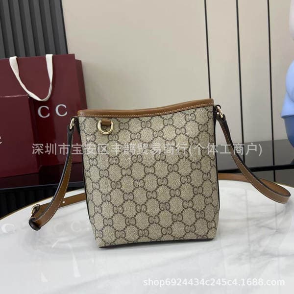 25 Autumn and Winter New g Family Emblem Series Mini Shoulder Bag Gucci Shoulder Bucket Bag Women's Bag Drop Shipping