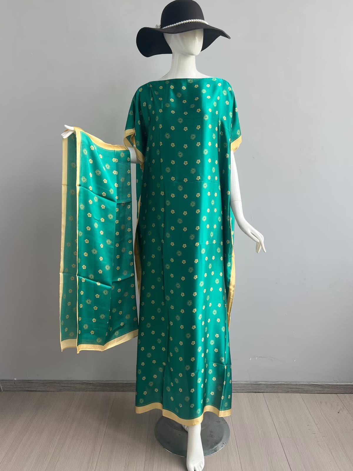 613-little rose green