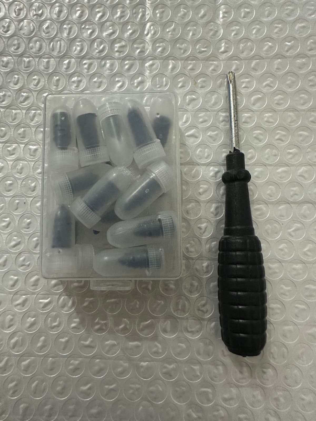 15 large and 15 small (boxed + screwdriver)