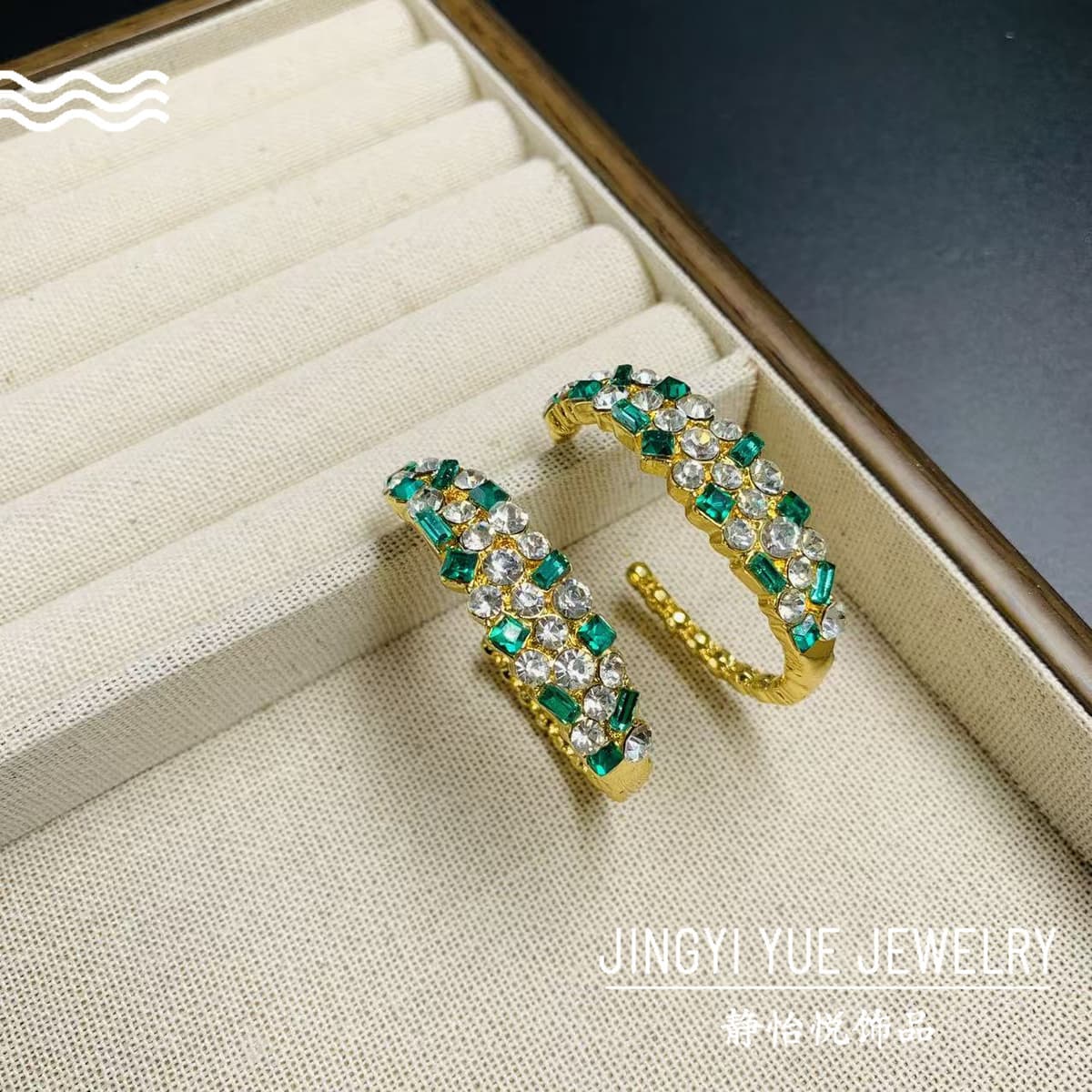 1580 gold green stud earrings