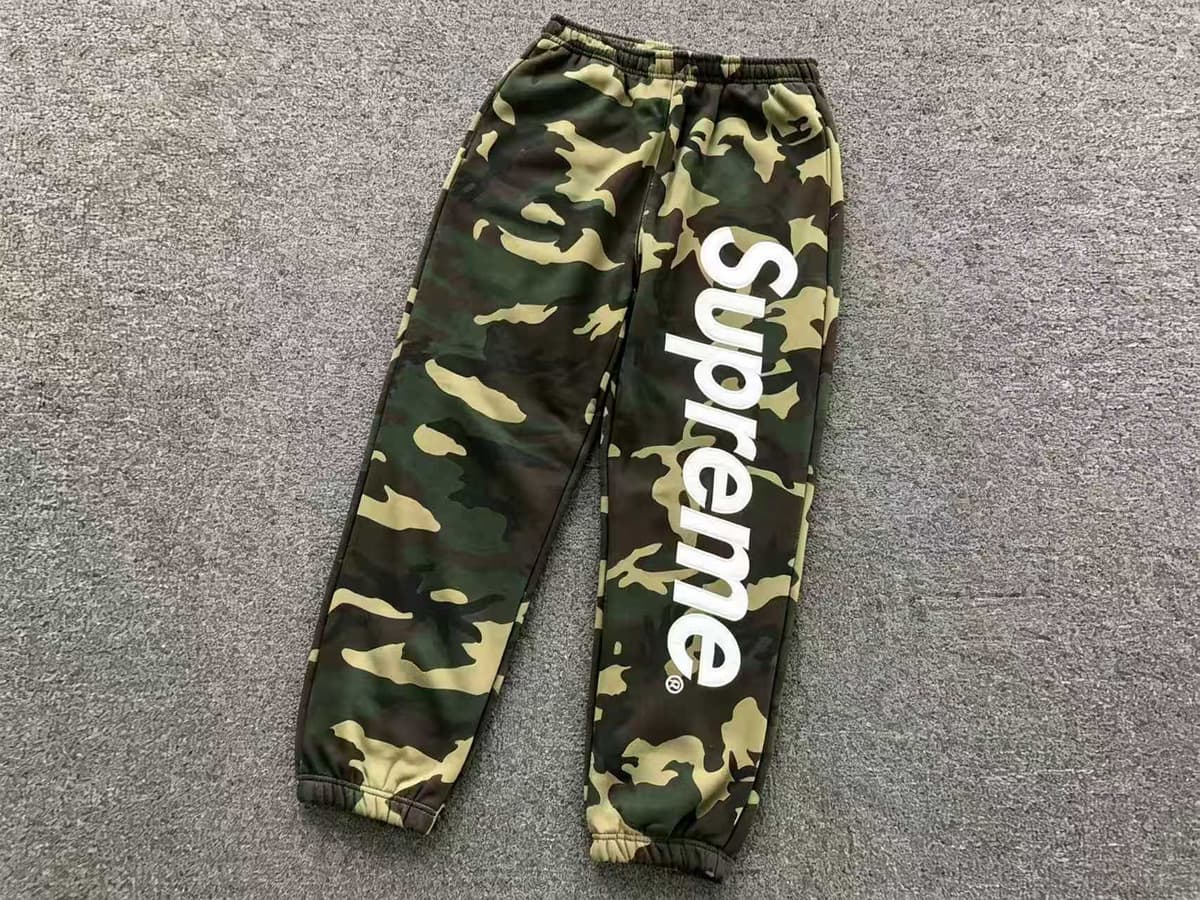 A039 classic large logo hooded sweatpants camouflage color