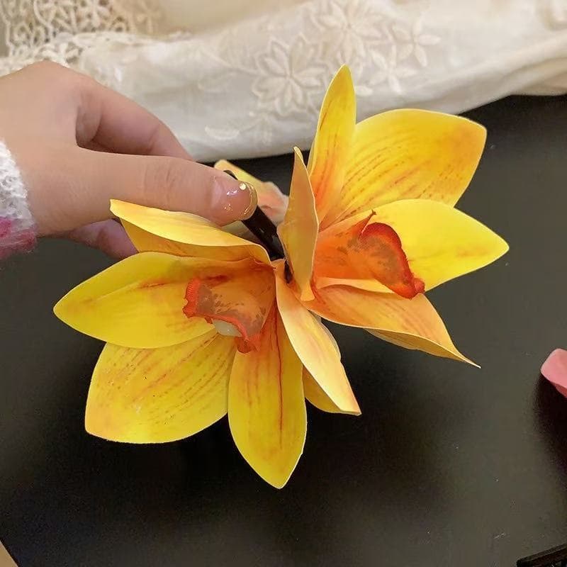 5648 magnolia flower clip-yellow