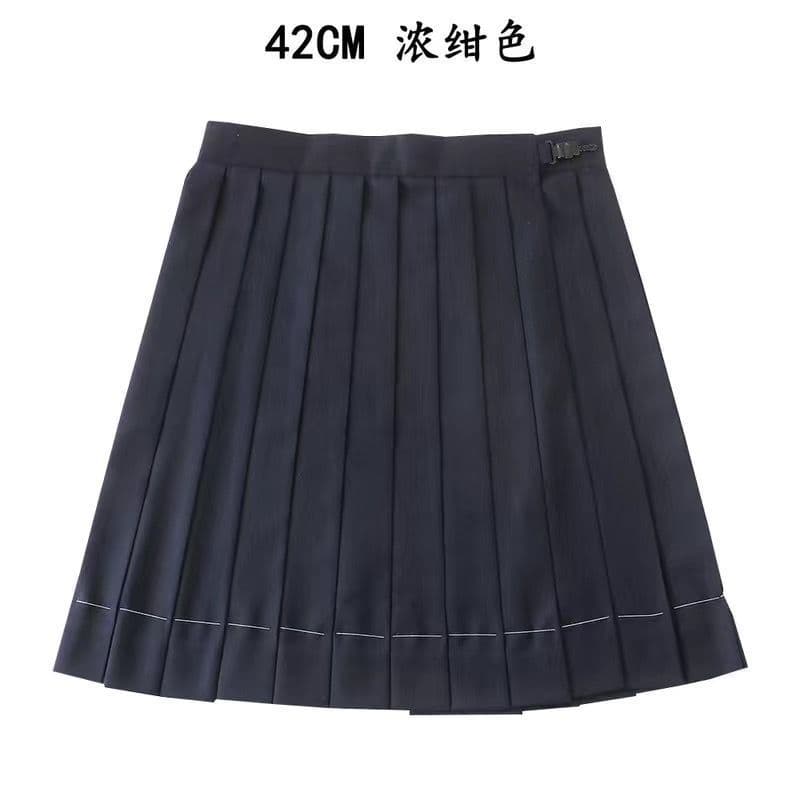 Single piece navy blue pleated skirt