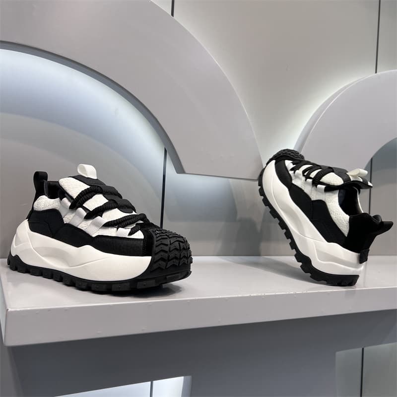Black and white [single shoes] will be shipped first