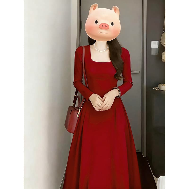 Red [long-sleeved dress]