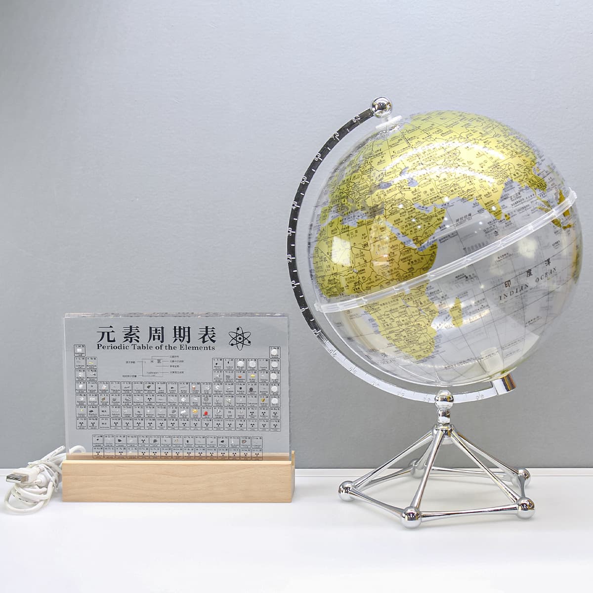 Medium-sized bilingual (chinese-english) globe featuring 83 built-in elements, complete with a usb-powered illuminated base and a gold-tone globe