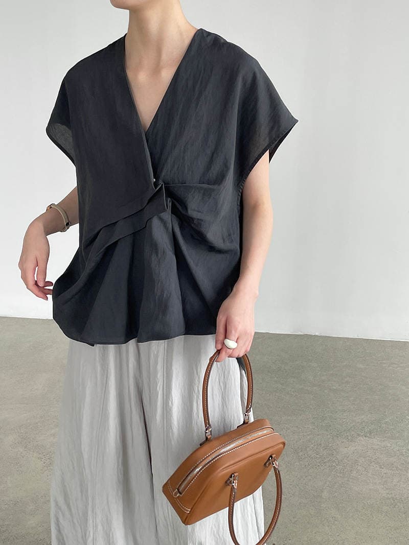 Taochuan 26 Summer V-Neck Design with Small Flutter Sleeves Women's Relaxed Pleated Sleeveless Top 26057 4
