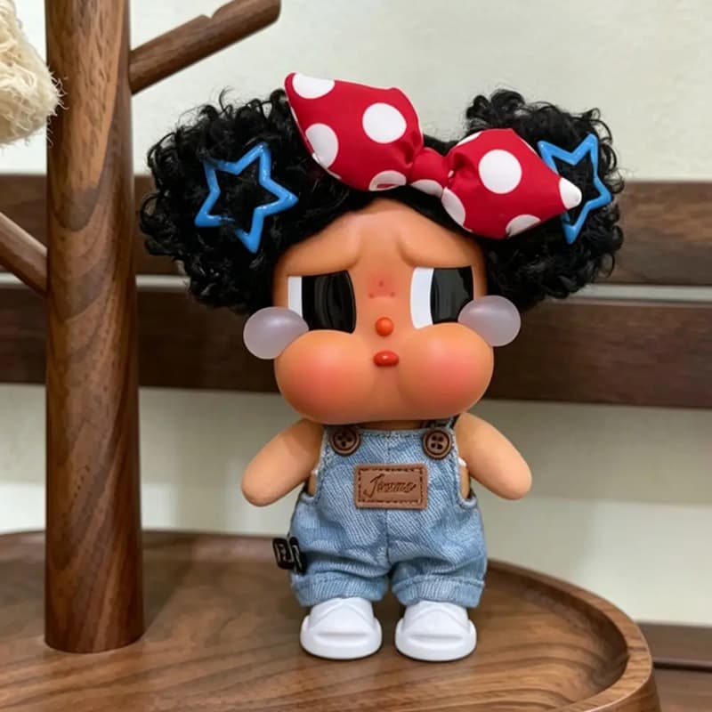 Denim overalls + white shoes + 2 blue star hairpins