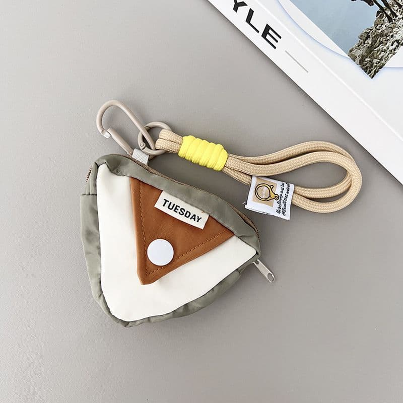 [triangle brown and white] + khaki label lanyard