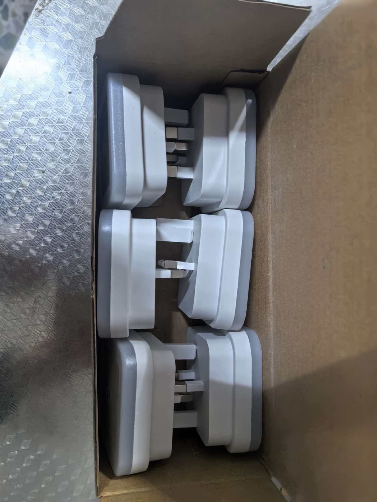 Square white (uk standard) 6 pack