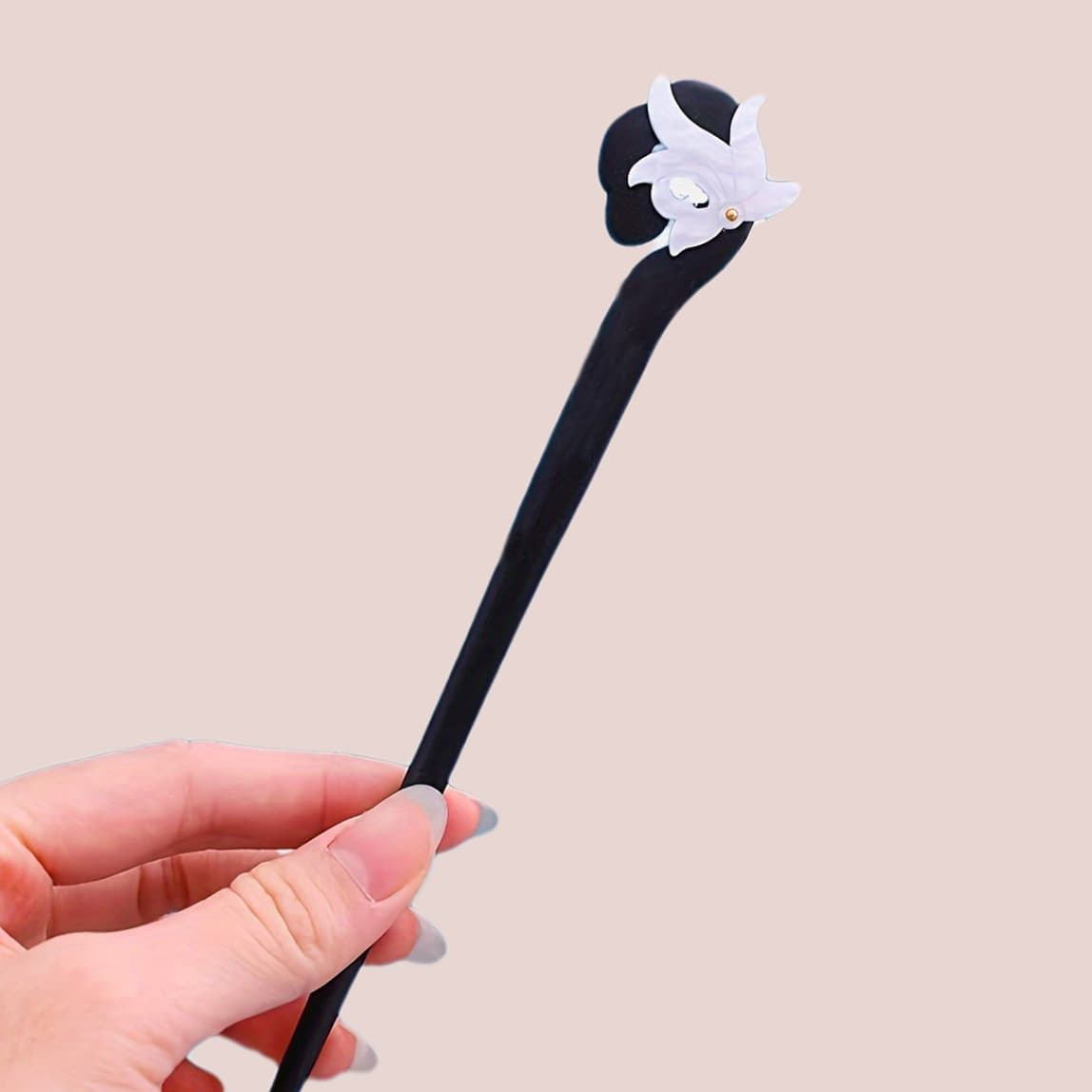175# White Belan Hairpin