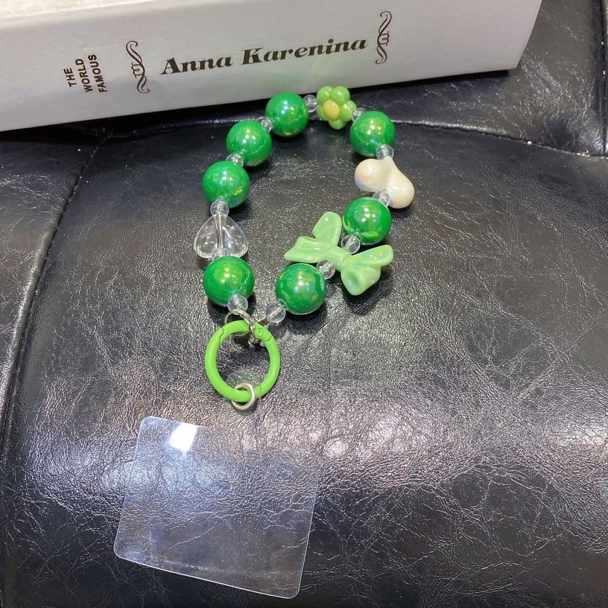 Small flower beaded mobile phone chain green
