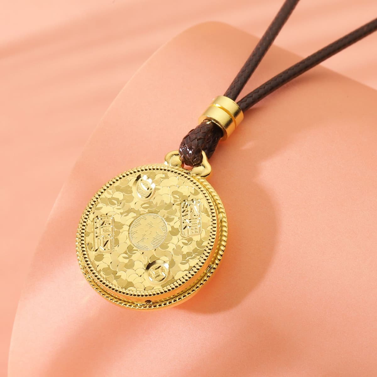 Crushed ice lucky necklace gold