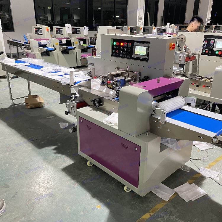 Factory trial loading single-chip diaper packaging machine experience loading pull-up pants packaging machine diaper automatic packaging machine 4