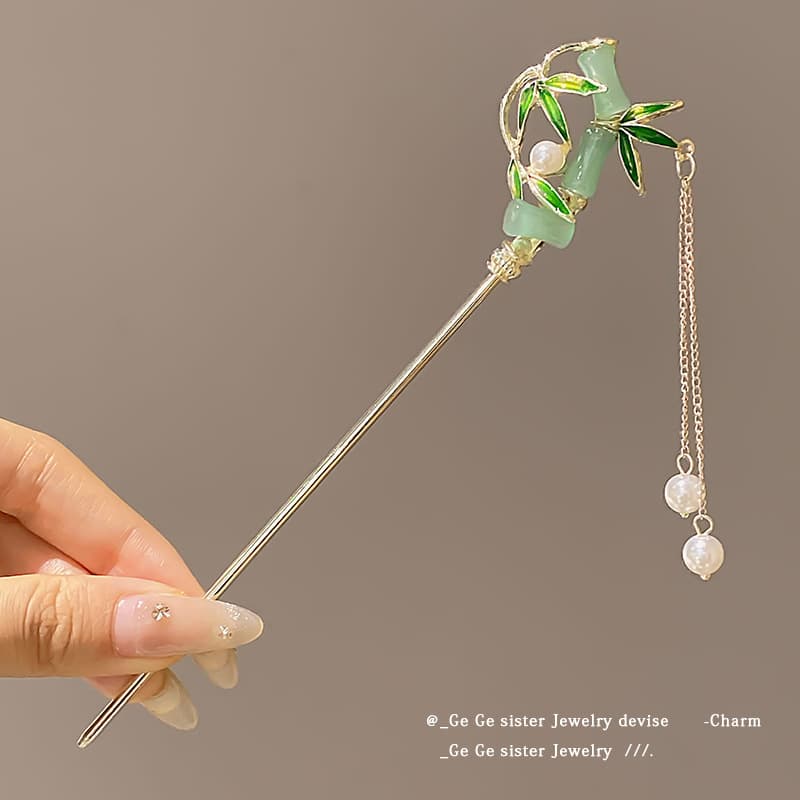 Green leaf bamboo tassel