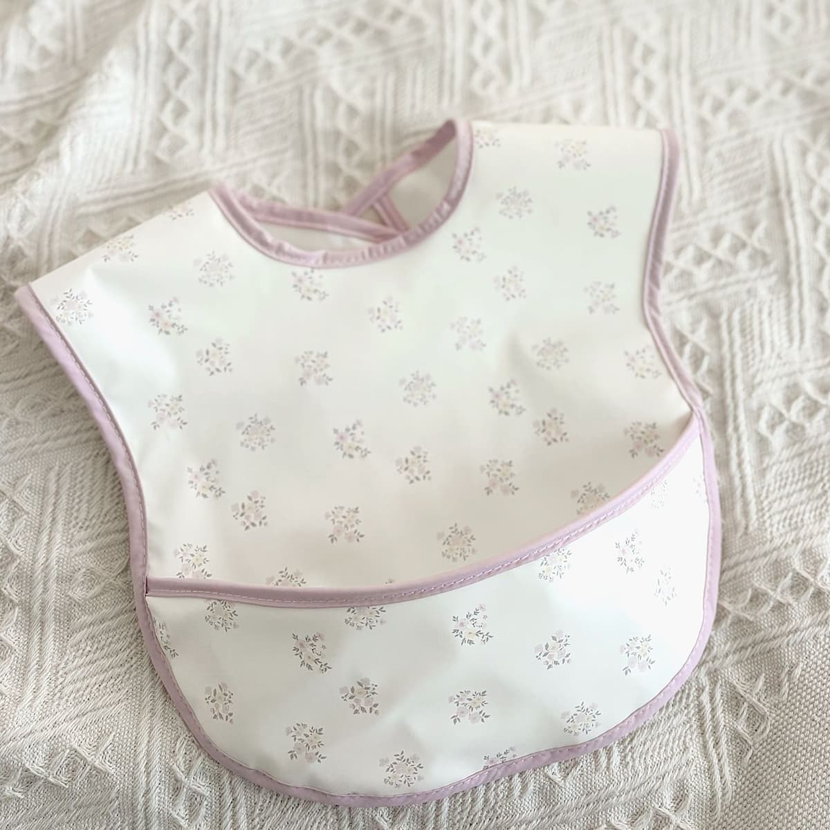 Pu three-dimensional bib lavender floral