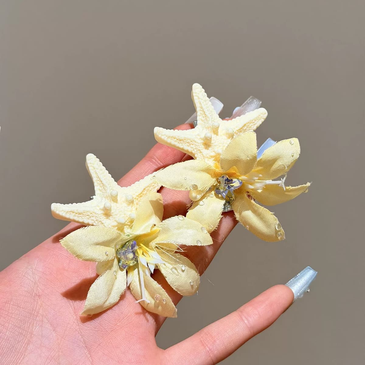 Beige starfish hairpin single
